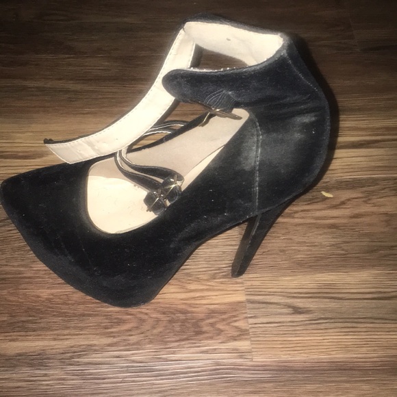 Heels - Picture 2 of 3